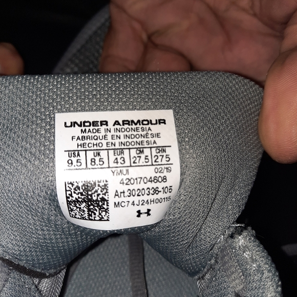 Mens under Armour athletic shoes - Picture 3 of 3